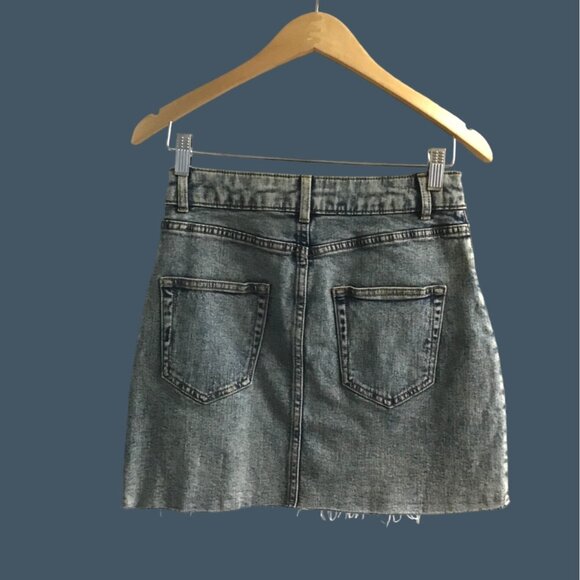 WILD FABLE -WOMENS MEDIUM WASH KNEE LENGHT DISTRESS HEM DENIM SKIRT SIZE 4 - NWT - Picture 2 of 5